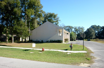 1949 SW 30th Ct in Ocala, FL - Foto de edificio - Building Photo