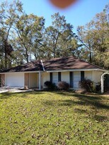 127 Oakwood Dr in Mandeville, LA - Building Photo