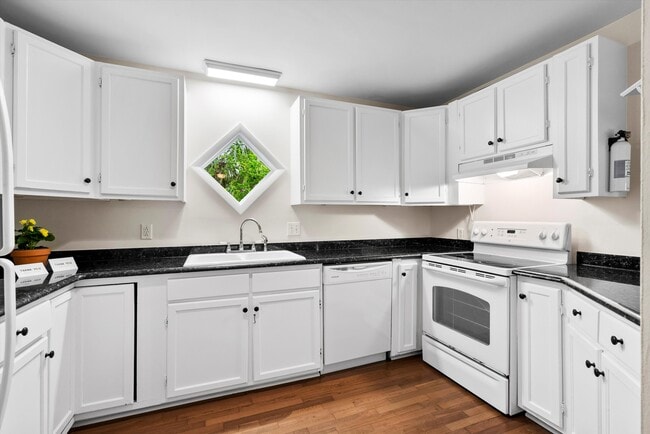 22 Ogier St in Charleston, SC - Building Photo - Building Photo