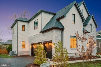 1100 Balls Hill Rd in McLean, VA - Building Photo - Building Photo