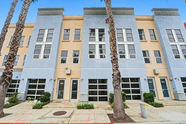 911 E Santa Ana Blvd in Santa Ana, CA - Building Photo - Building Photo