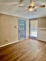 704 Long Ct in Cedar Hill, TX - Building Photo