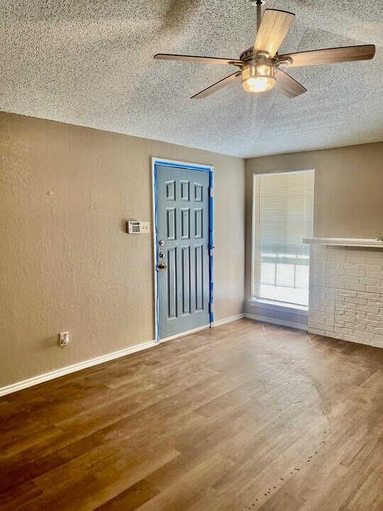 704 Long Ct in Cedar Hill, TX - Building Photo