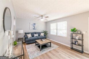 859 Regal Path Ln in Decatur, GA - Building Photo