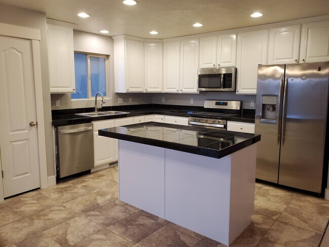 2755 Shady Hollow Lane in Lehi, UT - Foto de edificio - Building Photo