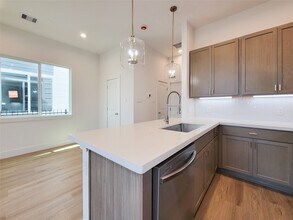 1542 W Tidwell Rd in Houston, TX - Building Photo - Building Photo