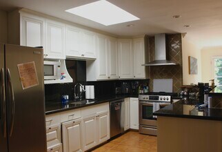 1622 N Sierra Bonita Ave in Los Angeles, CA - Building Photo - Building Photo