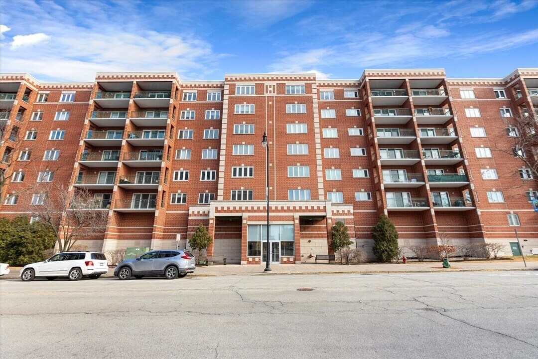 675 Pearson St in Des Plaines, IL - Building Photo