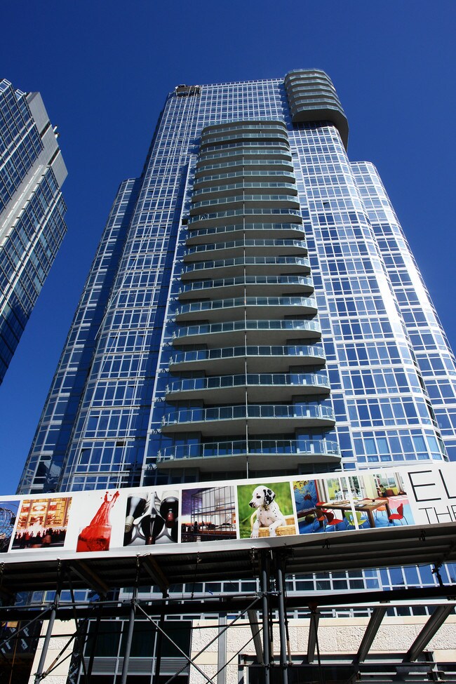 555 W 59th St in New York, NY - Building Photo - Building Photo