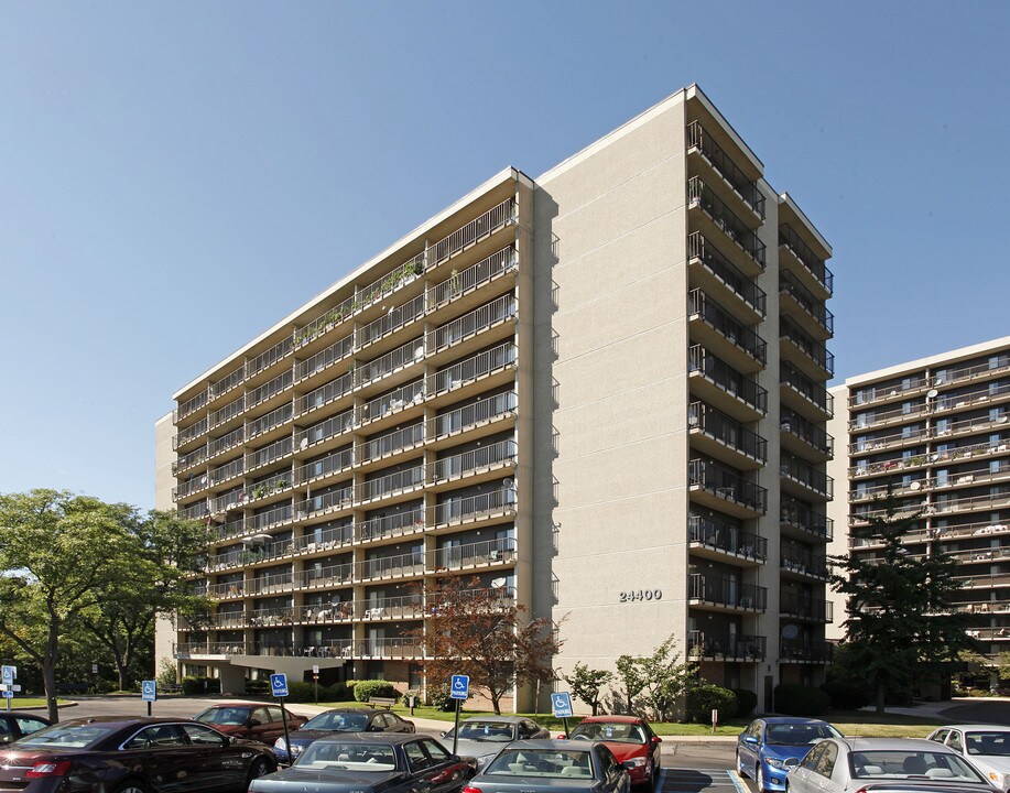 McDonnell Tower in Southfield, MI - Building Photo