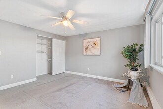 10 Woodcrest Ct, Unit 10 Woodcrest Ct. Unit 4 in Weymouth, MA - Foto de edificio - Building Photo