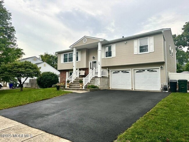 15 Bristlecone Dr in Howell, NJ - Building Photo - Building Photo