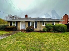 875 W Alpine Ave in Stockton, CA - Building Photo