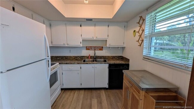2929 SE Ocean Blvd in Stuart, FL - Building Photo - Building Photo