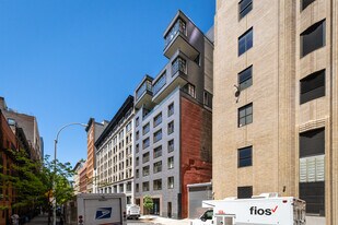 225 W 17th in New York, NY - Building Photo