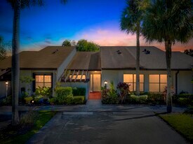3928 Vine Trail in Wellington, FL - Building Photo