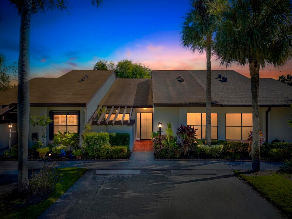 3928 Vine Trail in Wellington, FL - Building Photo