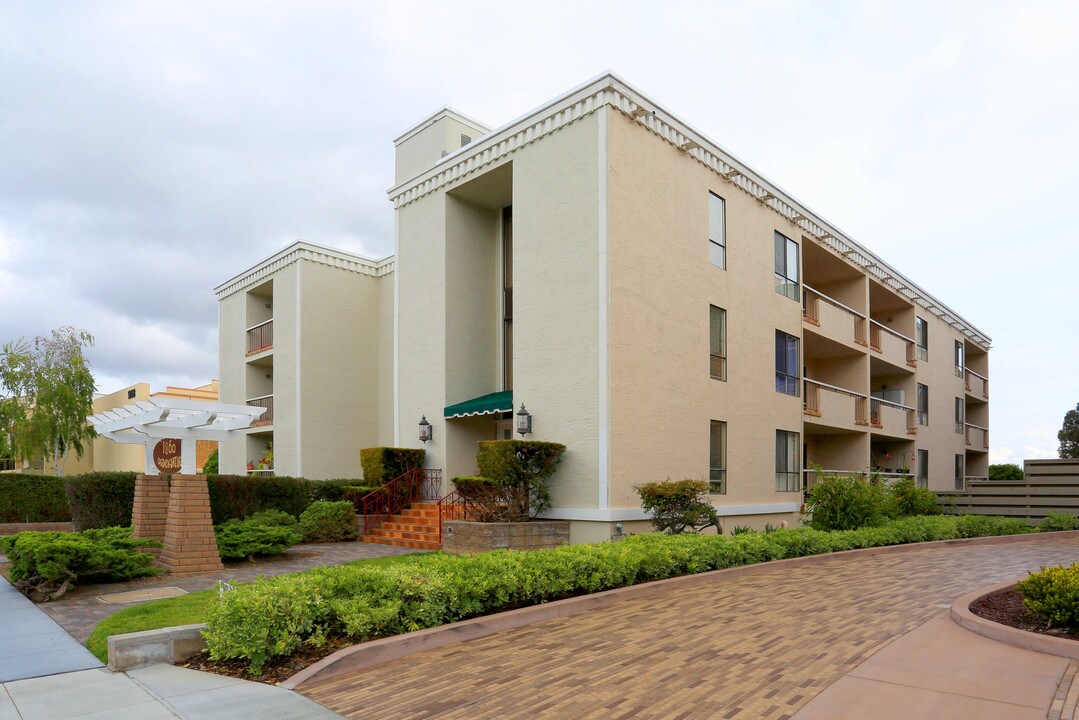 1860 Ogden Dr in Burlingame, CA - Foto de edificio