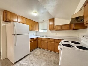 8290 Rogue River Hwy in Grants Pass, OR - Building Photo - Building Photo