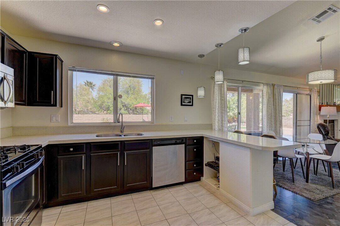 8912 Signal Terrace Dr in Las Vegas, NV - Building Photo