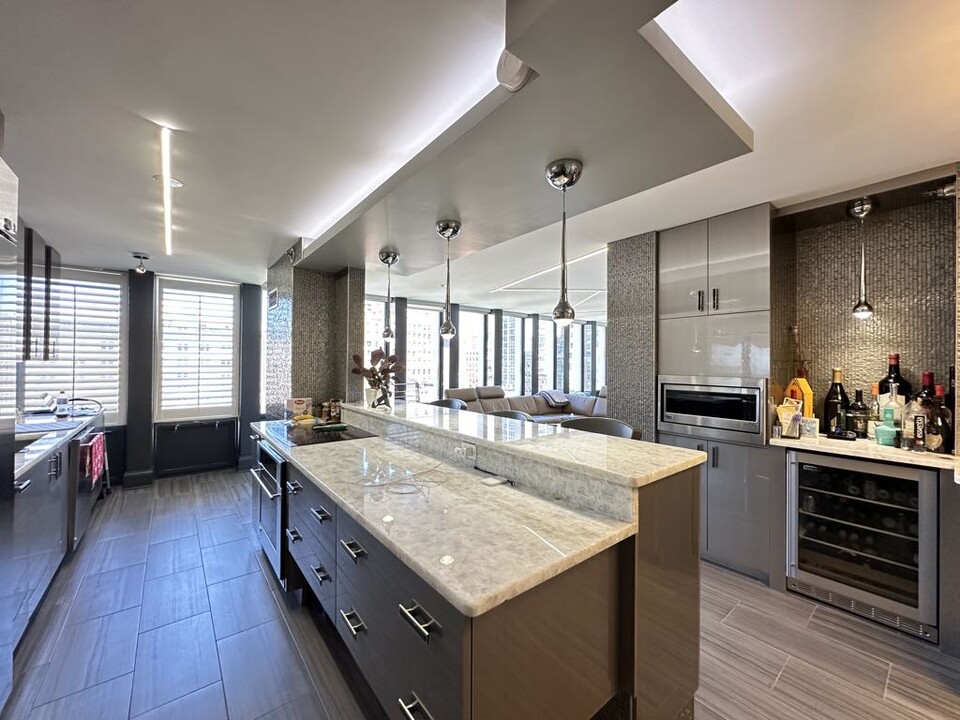 1230 N State Pky, Unit G00C in Chicago, IL - Building Photo