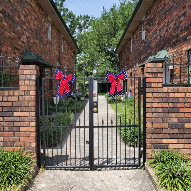 property at 1532 Hickory Ave