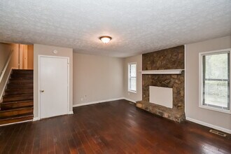 4173 Woodcrest Dr in Powder Springs, GA - Building Photo - Building Photo