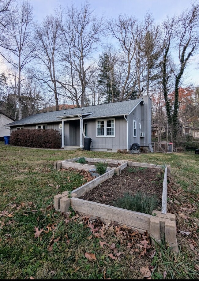 340 Genesis Cir in Black Mountain, NC - Building Photo - Building Photo