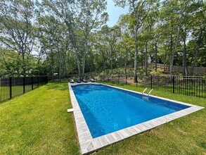 3 Debbie Trail in Hampton Bays, NY - Building Photo - Building Photo