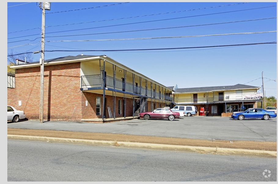 Brooks Effieciencies and Apartments in Huntsville, AL - Building Photo