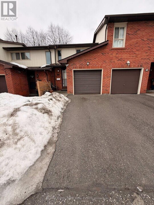 42 Foster Crescent in Brampton, ON - Building Photo