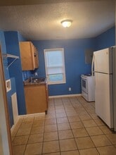 1100 Saint Marys Blvd, Unit B in Jefferson City, MO - Foto de edificio - Building Photo
