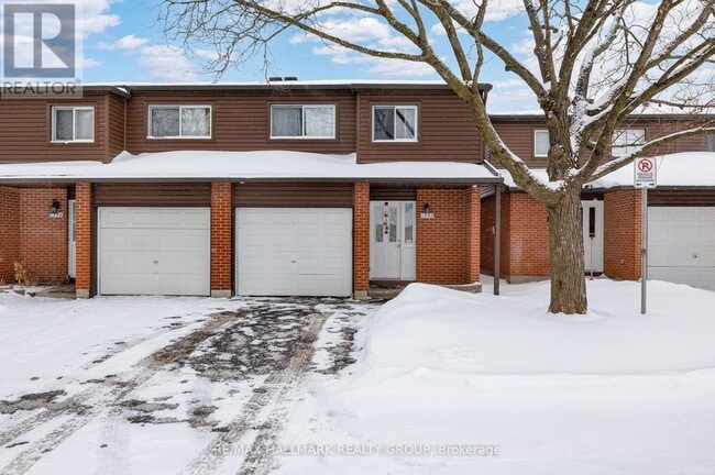 property at 1552 Queensdale Ave