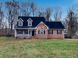 114 Louise Dr in White House, TN - Building Photo