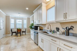 3807 W Orem Dr in Houston, TX - Building Photo - Building Photo