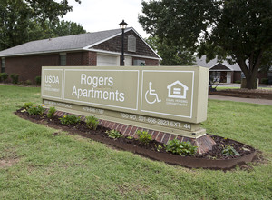 Rogers Apartments in Rogers, AR - Building Photo - Building Photo