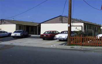 656-674 11th St in Imperial Beach, CA - Building Photo - Building Photo