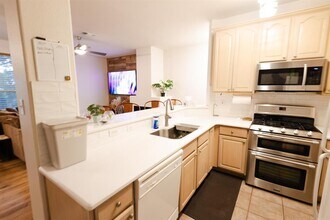 2100 Pipers Field Dr in Austin, TX - Building Photo - Building Photo