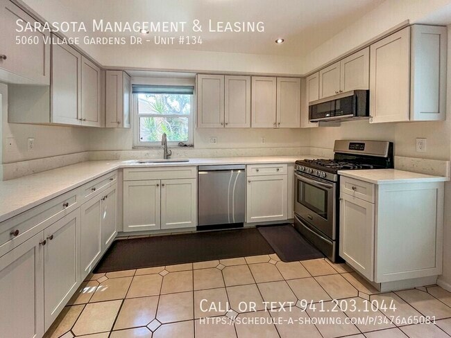 5060 Village Garden Dr in Sarasota, FL - Building Photo - Building Photo