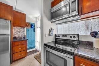 3676 Lower Honoapiilani Rd in Lahaina, HI - Building Photo - Building Photo