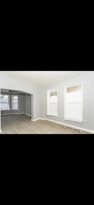 11915 S Lowe Ave, Unit Apt 1 in Chicago, IL - Building Photo