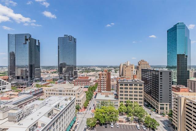 500 Throckmorton St in Fort Worth, TX - Building Photo