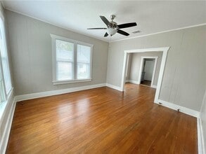 909 Bina St, Unit B in Bryan, TX - Foto de edificio - Building Photo