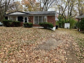 7826 Birchmont Dr in University City, MO - Building Photo