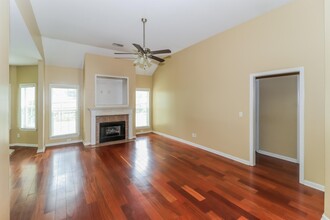 8423 Shady Elm Dr in Memphis, TN - Building Photo - Building Photo