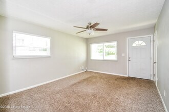 4809 Granada Dr in Louisville, KY - Building Photo - Building Photo