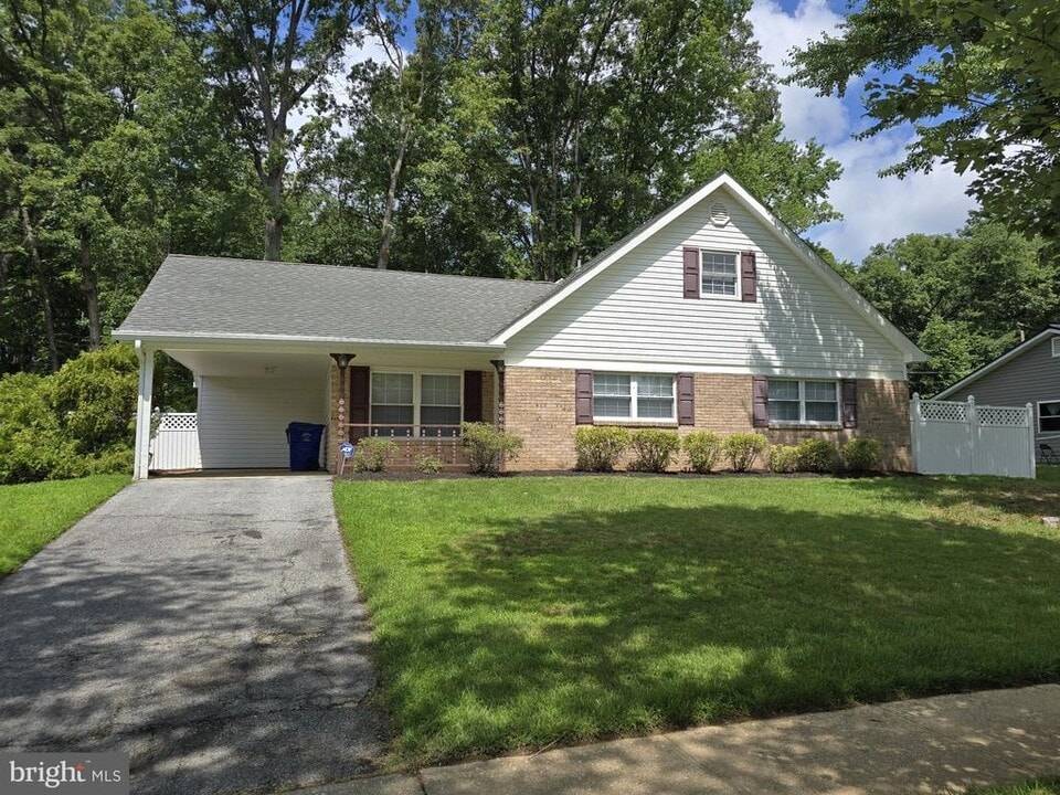 1136 Hamlin Rd in Waldorf, MD - Building Photo