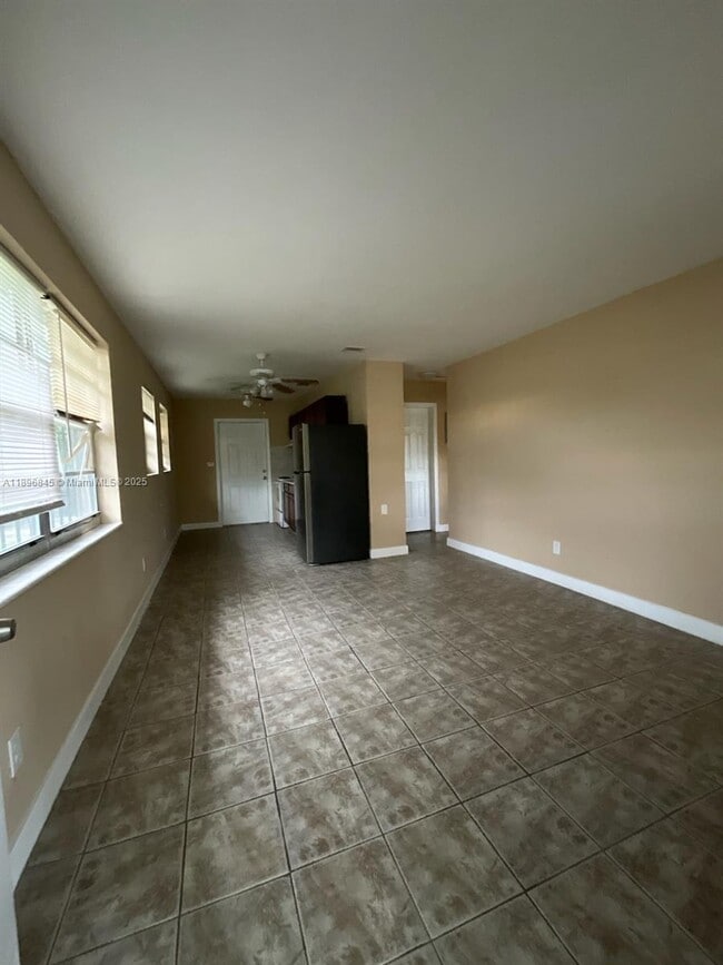 2157 NW 71st St in Miami, FL - Building Photo - Building Photo