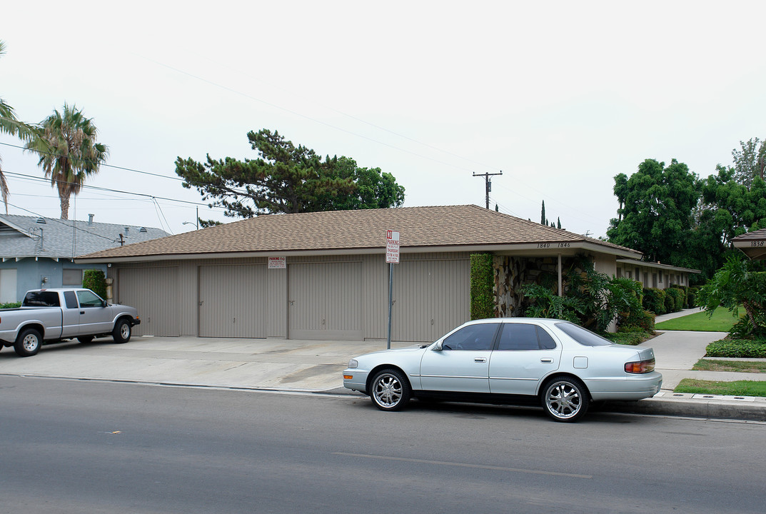 1840 E Palmyra Ave in Orange, CA - Building Photo