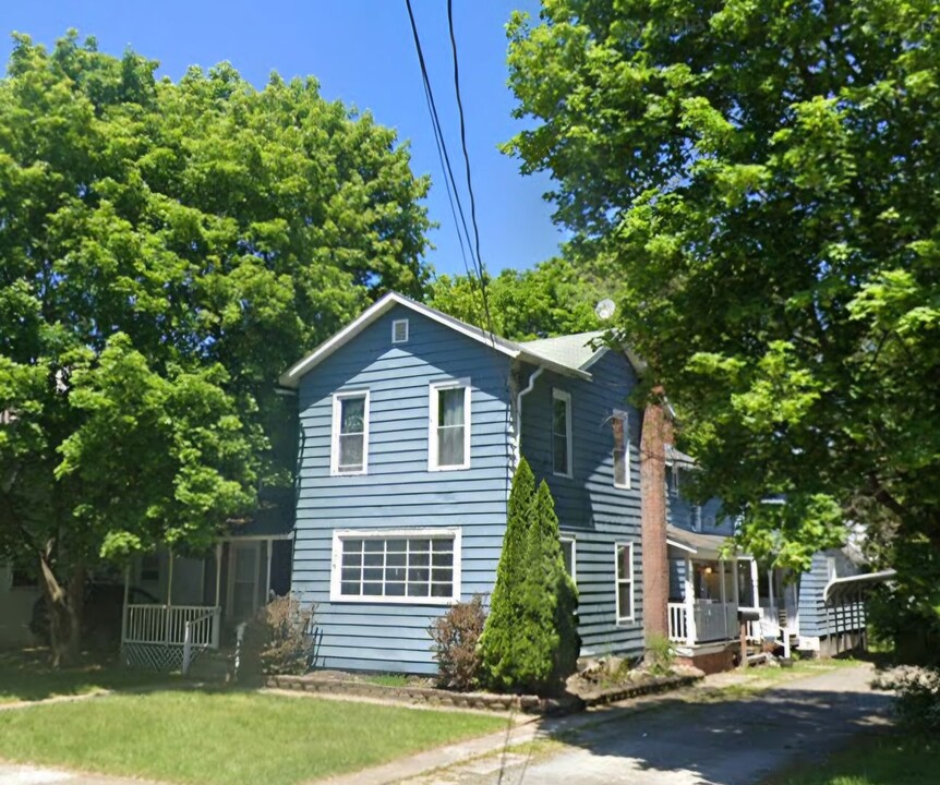 452 W Thurston St in Elmira, NY - Building Photo